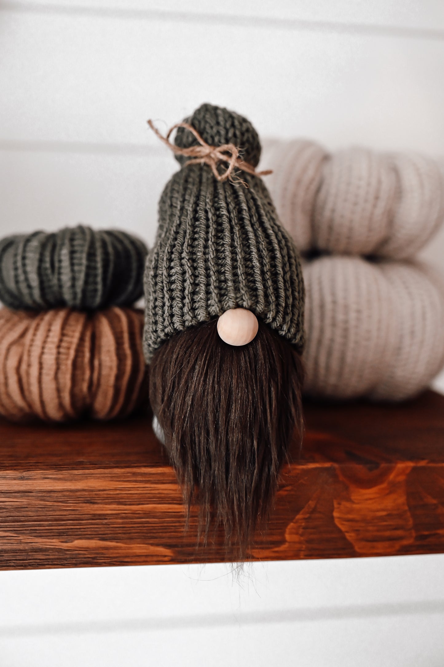 fall-gnome-table-decor