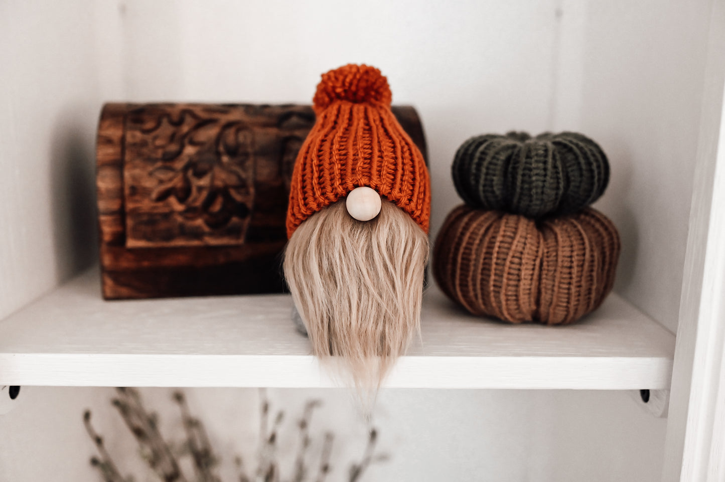 fall-gnome-table-decor