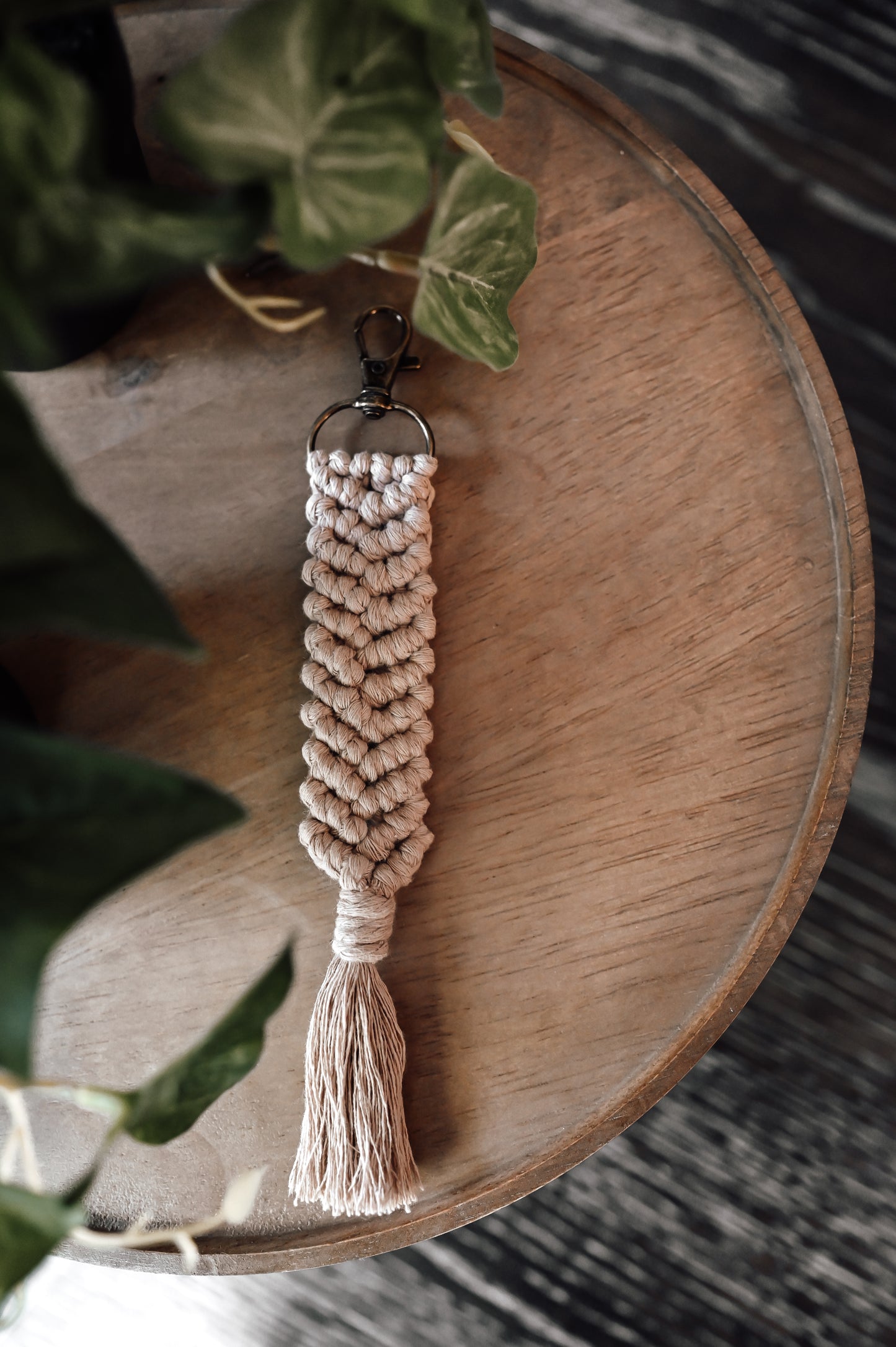 khaki-macrame-keychain