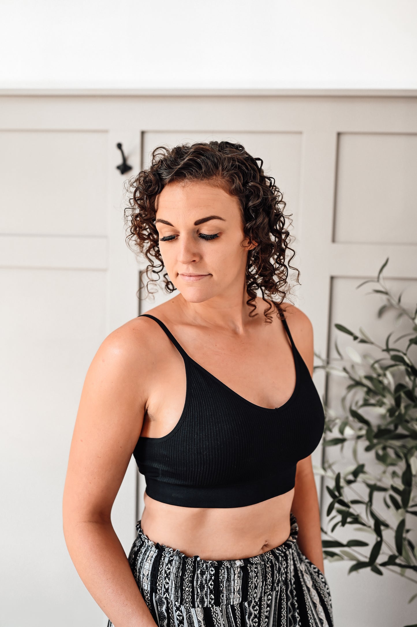 black-seamless-ribbed-bralette