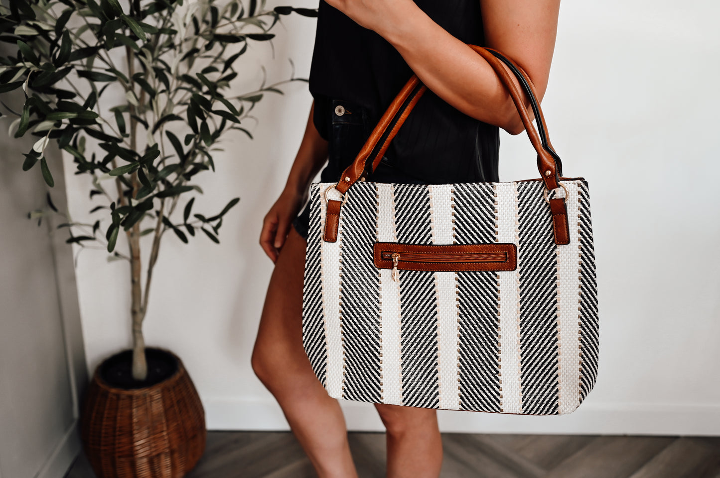 classy-striped-handbag