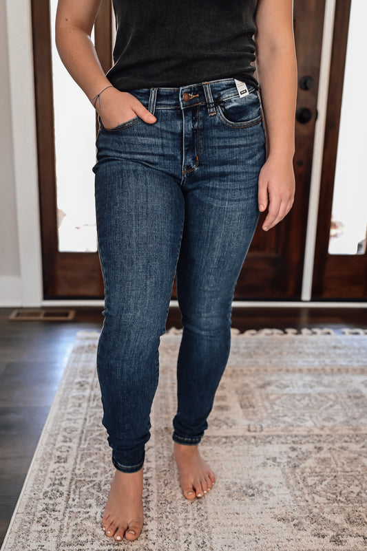 Judy Blue Mid Rise Skinny Jeans (Med Wash)