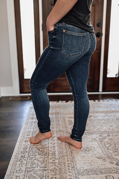 Judy Blue Mid Rise Skinny Jeans (Med Wash)