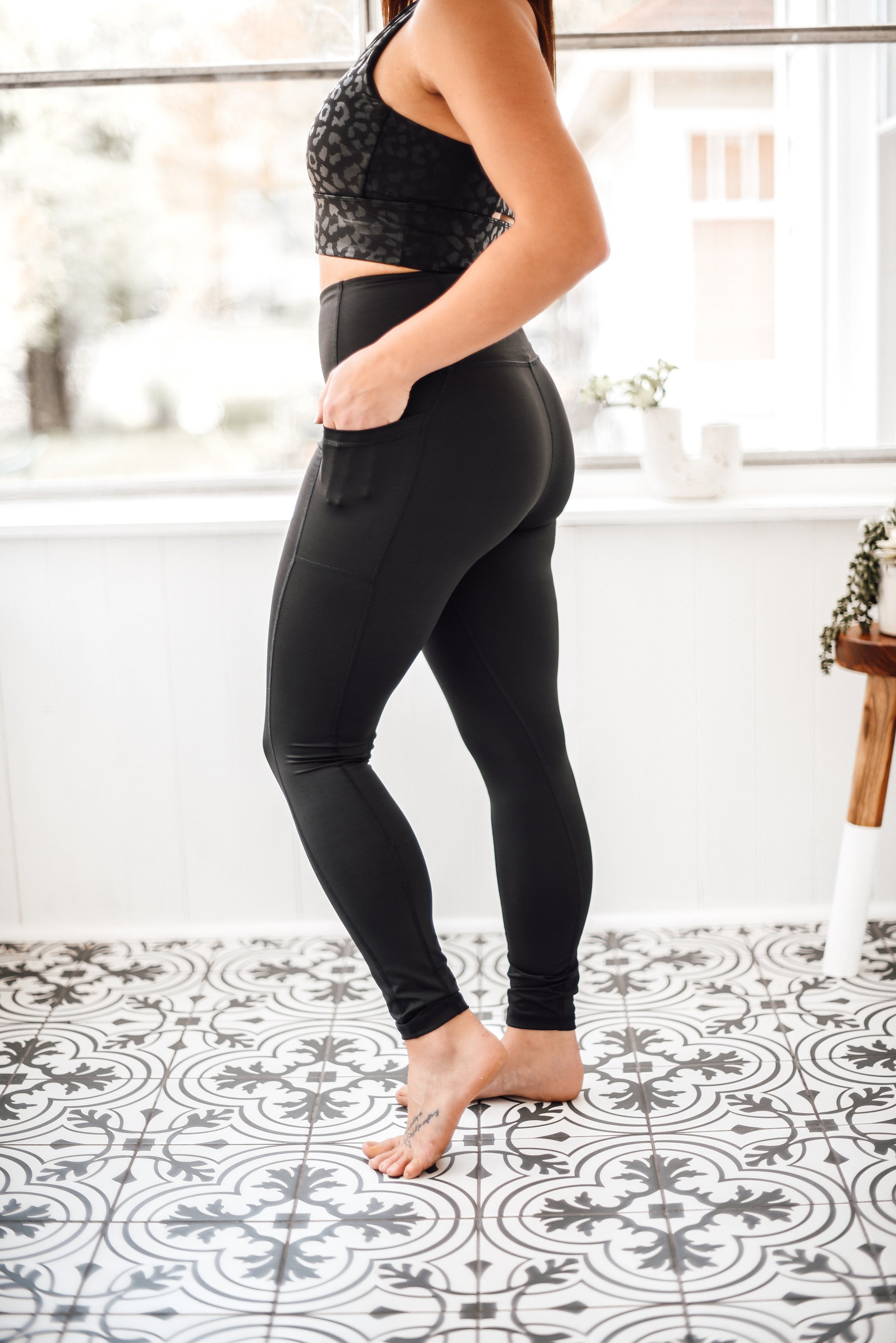 Women's Activewear Top and Legging Set – Ro + Ivy