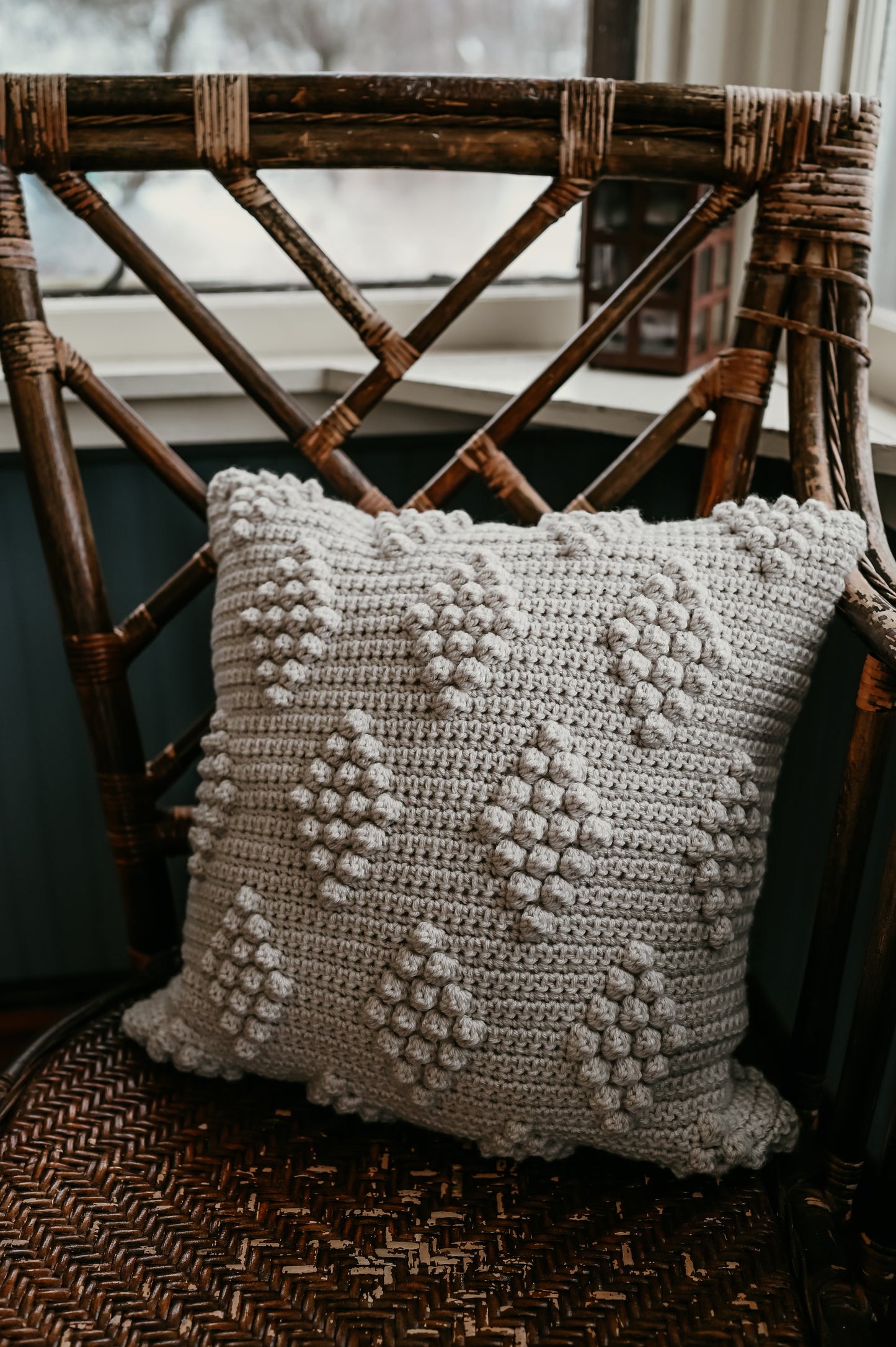 linen-crochet-throw-pillow