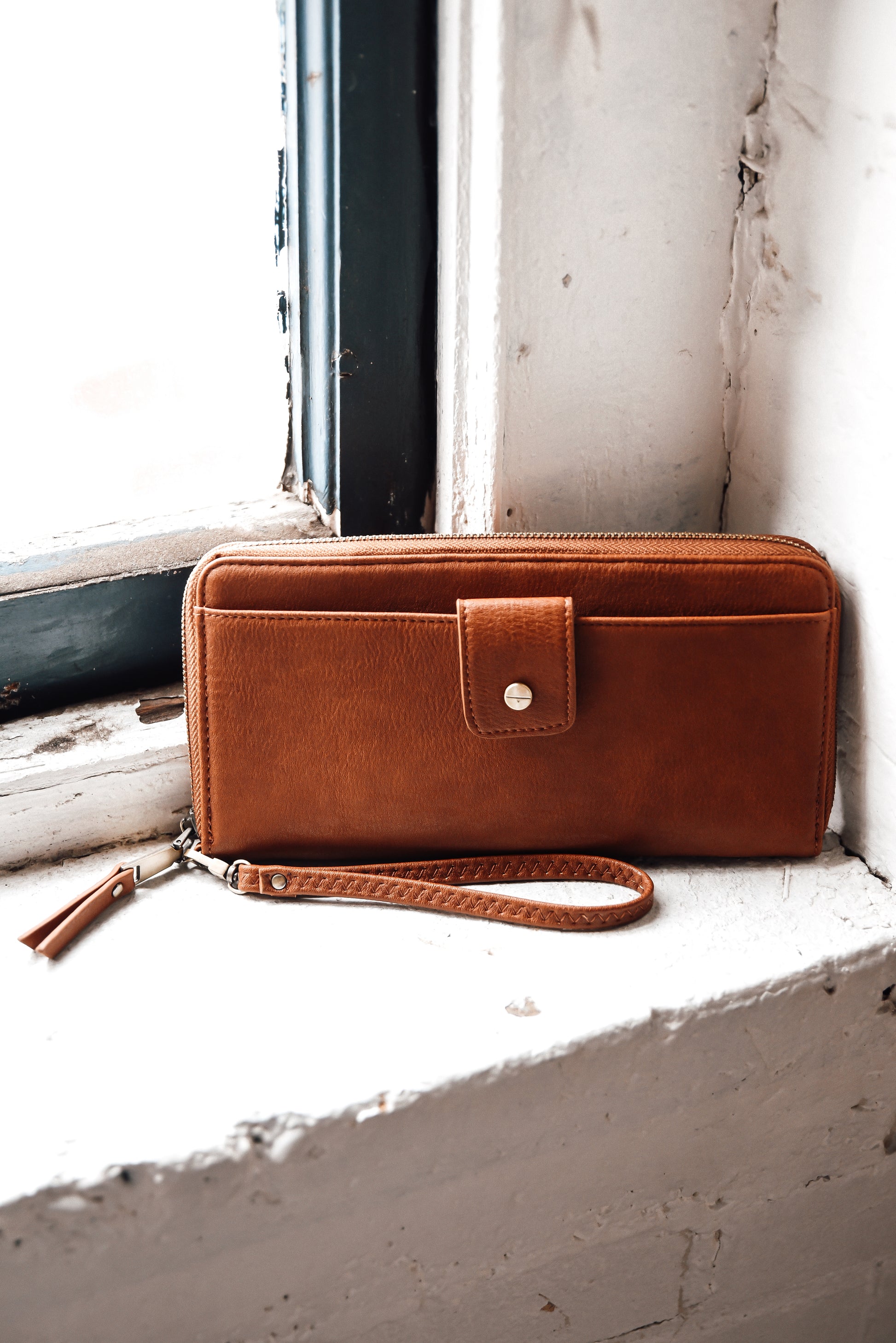 brown-oversized-leather-wallet